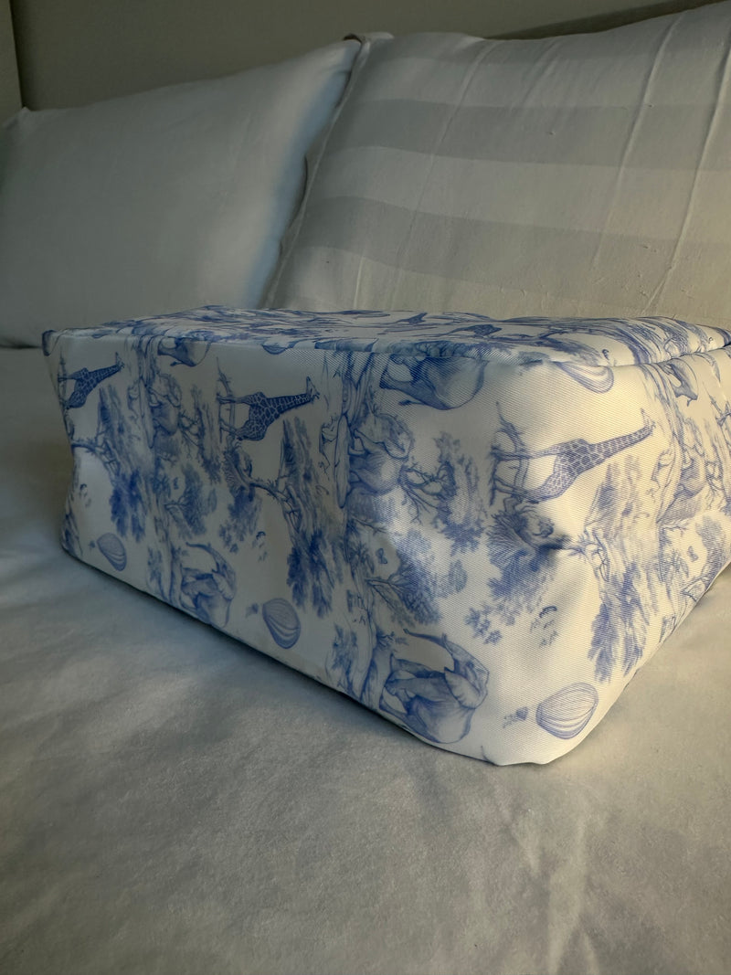 Blue Toile Chinoiserie Medium Nylon Pouch